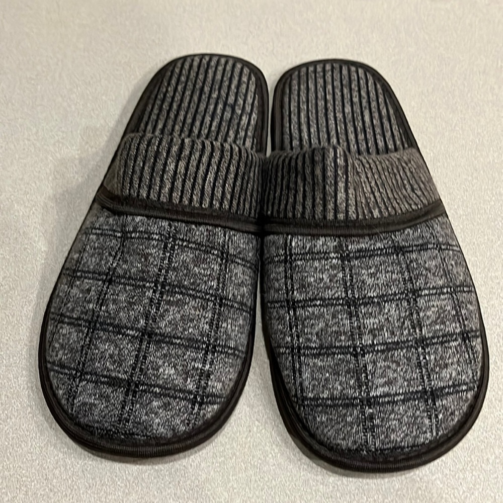 Men’s Slippers, New Brown with black, size 13, never worn